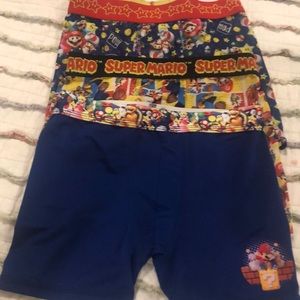 Boys super Mario Briefs size 6